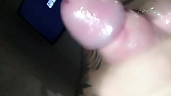 Oral intenso com gozada na cara da prima