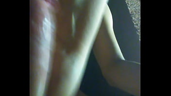 Me masturba de carrerita la amiga de mi esposa