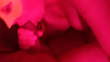 Me quede sin money y la dueña del bar me invito a su habitación especial me chupo la verga hasta tragarse mi leche semen por dinero 2