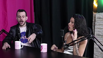 Loi gostosa chupa os peitos da safada e depois most sua buceta espuleta e himeros mansion sheer red