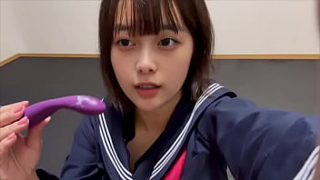 【オナニーの見せ合いしてみたい…】デンマでオナニーしてたら白い液がデンマに付いてました。えっちな液。 thumbnail