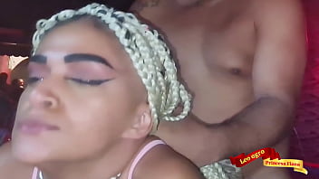 Casal transando em festa de família