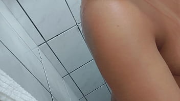 Minha esposa num delicioso banho