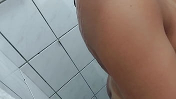 Minha esposa num delicioso banho