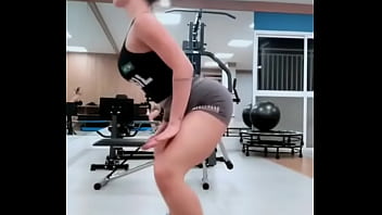 Novinha dançando funk