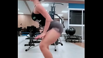 Novinha dançando funk