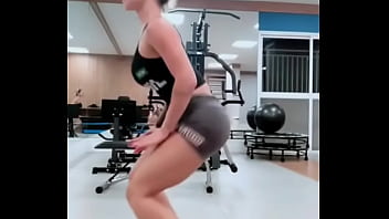 Novinha dançando funk