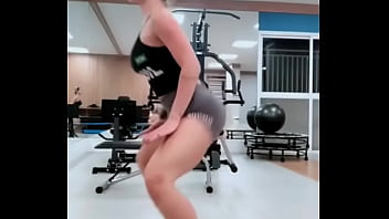 Novinha dançando funk