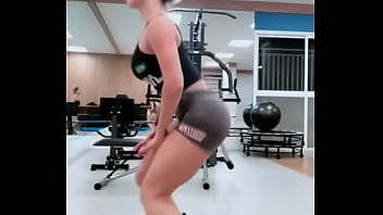 Novinha dançando funk