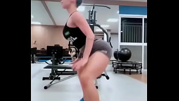 Novinha dançando funk