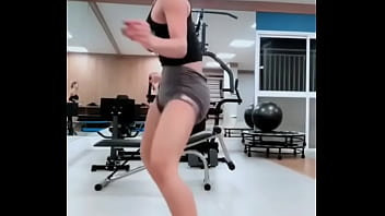 Novinha dançando funk