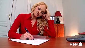 Sesso a tre in ufficio con le colleghe Sesso a tre in ufficio con le colleghe
