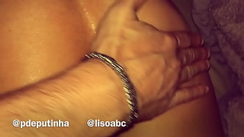 Fazendo carinho e massageando a bunda