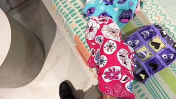 ¡ay padrastro pervertido no frotes tu sucia verga en mi zona intima