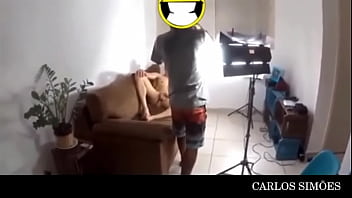 Gostosa rabunda montando no pau grande e grosso do dotado