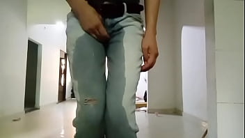 Pantalones orinados con pañal de tela antes de bañarme acompañado de dos órgasmos deliciosos