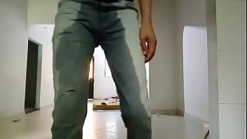 Pantalones orinados con pañal de tela antes de bañarme acompañado de dos órgasmos deliciosos