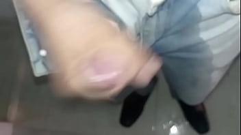 Pantalones orinados con pañal de tela antes de bañarme acompañado de dos órgasmos deliciosos