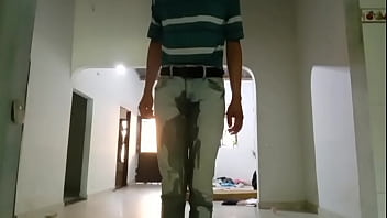 Pantalones orinados con pañal de tela antes de bañarme acompañado de dos órgasmos deliciosos