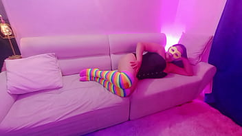 La camarera de este bar hace las mejores chupadas de verga traga semen como buena puta latina en nueva york usa 1