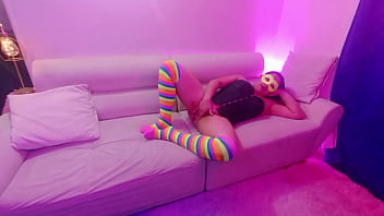 La camarera de este bar hace las mejores chupadas de verga traga semen como buena puta latina en nueva york usa 1