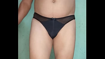 Modelando mi tanga negra de red