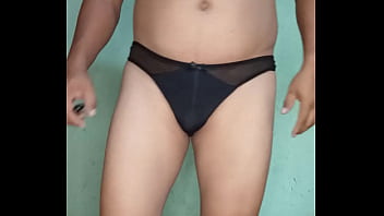 Modelando mi tanga negra de red