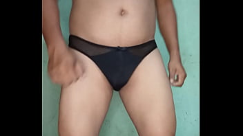 Modelando mi tanga negra de red