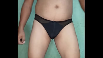 Modelando mi tanga negra de red