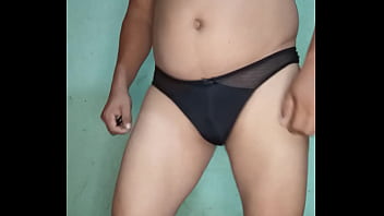 Modelando mi tanga negra de red