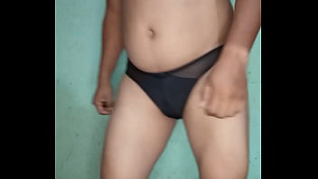 Modelando mi tanga negra de red