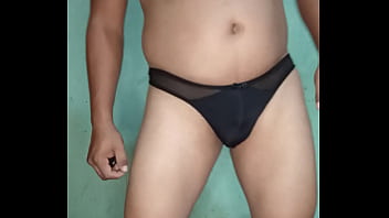 Modelando mi tanga negra de red