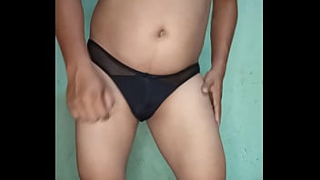 Modelando mi tanga negra de red