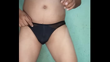 Modelando mi tanga negra de red