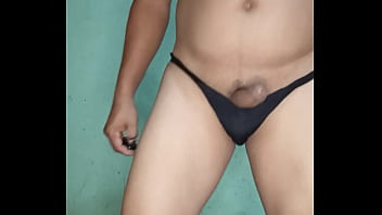 Modelando mi tanga negra de red