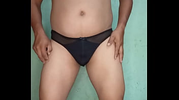 Modelando mi tanga negra de red