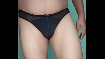 Modelando mi tanga negra de red