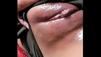 Me vengo a chorros masturbandome con un seguidor mexicano