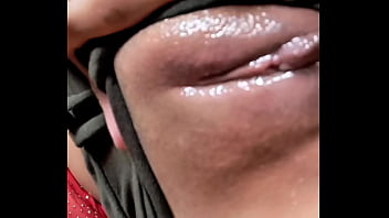 Me vengo a chorros masturbandome con un seguidor mexicano