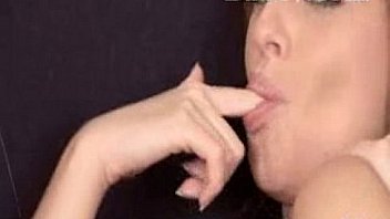 Gemini Masturbates thumbnail