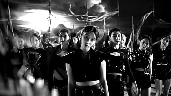 Loona Paint The Town thumbnail