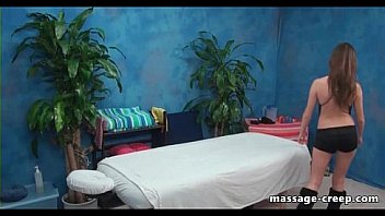 Curvy brunette masseur know how to massage