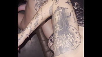 Fomos na casa de swing e o safado fez minha boca de buceta