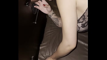 Fomos na casa de swing e o safado fez minha boca de buceta