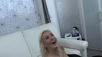 Stiefbruder fickt stiefschwester mit perfektem arsch