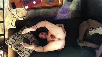 Livenlove Performs Naked Acrobatic Kinks When He's Horny thumbnail