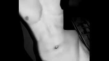 Chico Guapo Disfrutando De Un Pajazo thumbnail