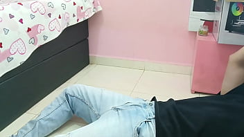 Sexo con el técnico del internet como propina que me parta mi coño