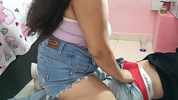 Sexo con el técnico del internet como propina que me parta mi coño