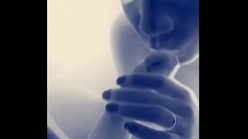 Ela sabe usar a boca perfeitamente chupa com todo carinho